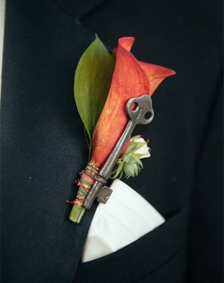 ключики в декоре свадьбы, бутоньерка жениха