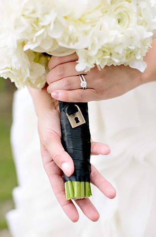 ключики в декоре свадьбы, букет невесты