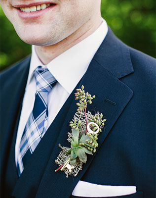 ключики в декоре свадьбы, бутоньерка жениха