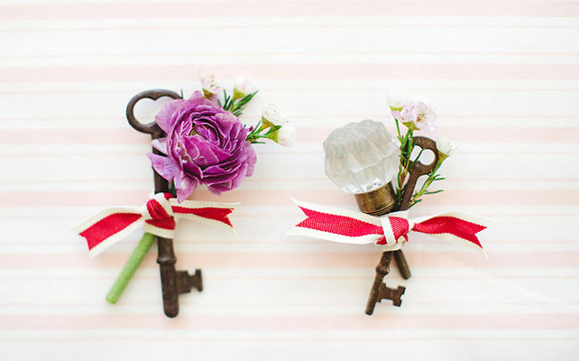 ключики в декоре свадьбы, бутоньерка жениха