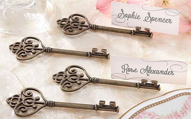 ключики в декоре свадьбы, рассадочные карточки