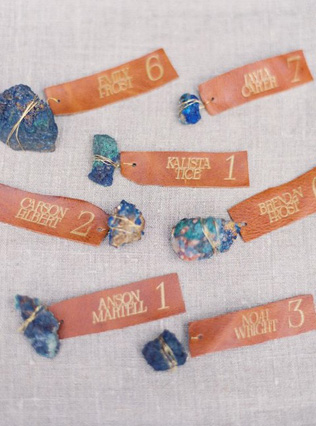 Лучшие идеи: кожаные детали для осенней свадьбы 