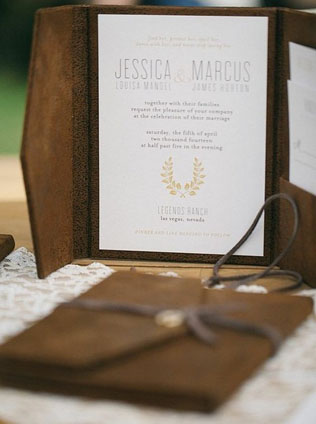 Лучшие идеи: кожаные детали для осенней свадьбы 