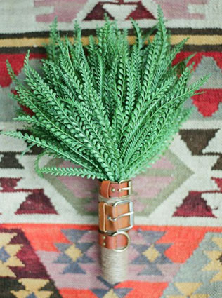 Лучшие идеи: кожаные детали для осенней свадьбы 