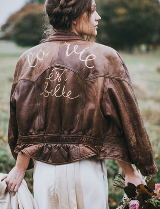 Сплошной рок-н-ролл: кожаные куртки в свадебном образе 