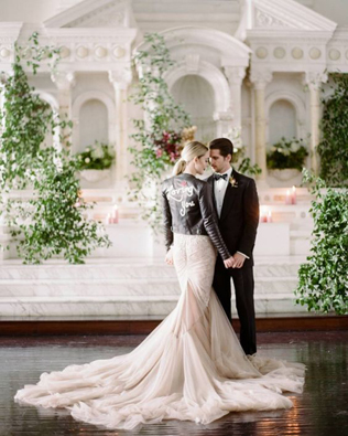 Сплошной рок-н-ролл: кожаные куртки в свадебном образе 