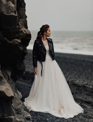 Сплошной рок-н-ролл: кожаные куртки в свадебном образе 