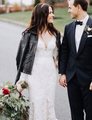 Сплошной рок-н-ролл: кожаные куртки в свадебном образе 