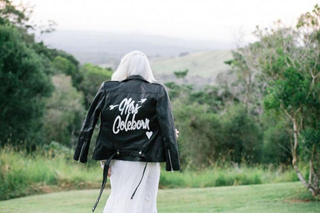 Сплошной рок-н-ролл: кожаные куртки в свадебном образе 