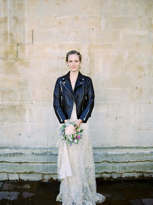 Сплошной рок-н-ролл: кожаные куртки в свадебном образе 