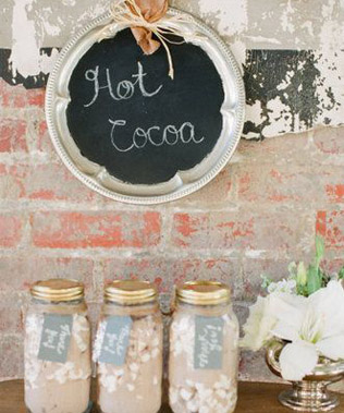 Согреваемся: какао и шоколадный бар на зимней свадьбе 