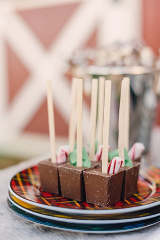 Согреваемся: какао и шоколадный бар на зимней свадьбе 