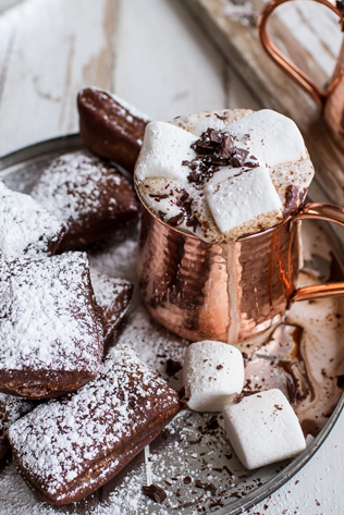 Согреваемся: какао и шоколадный бар на зимней свадьбе 