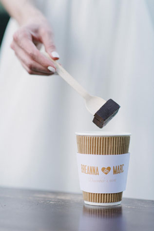 Согреваемся: какао и шоколадный бар на зимней свадьбе 