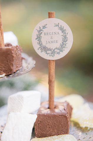 Согреваемся: какао и шоколадный бар на зимней свадьбе 