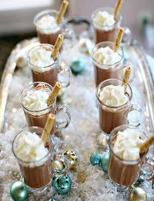 Согреваемся: какао и шоколадный бар на зимней свадьбе 