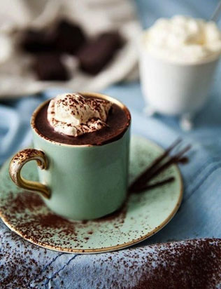 Согреваемся: какао и шоколадный бар на зимней свадьбе 