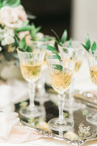 Все цвета радуги: разноцветные коктейли для яркой свадьбы 