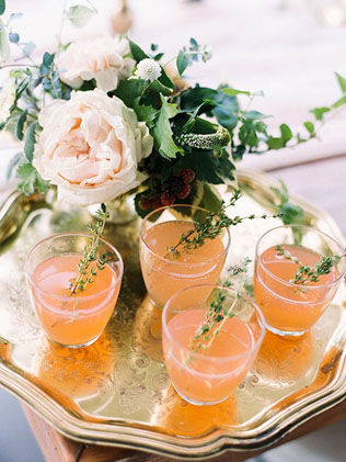 Все цвета радуги: разноцветные коктейли для яркой свадьбы 