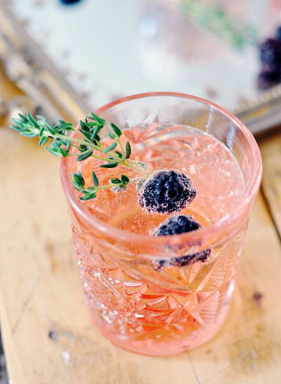 Все цвета радуги: разноцветные коктейли для яркой свадьбы 