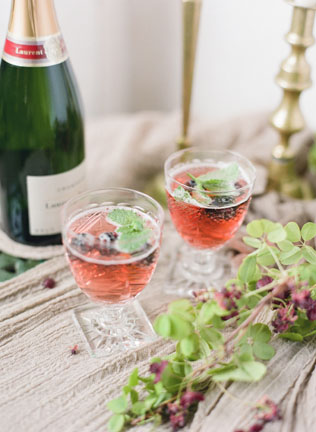 Все цвета радуги: разноцветные коктейли для яркой свадьбы 