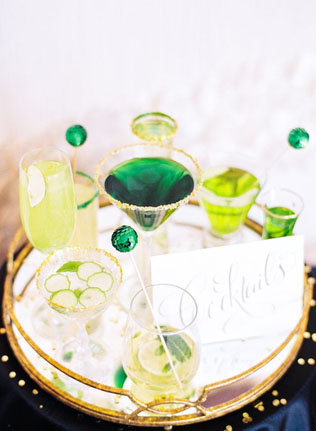 Все цвета радуги: разноцветные коктейли для яркой свадьбы 