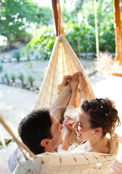 Поцелуйчики в гамаке 