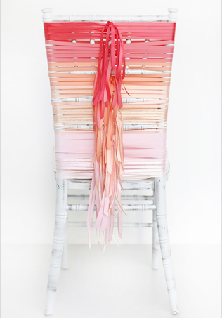 Декор стула из ленточек коралловых оттенков
