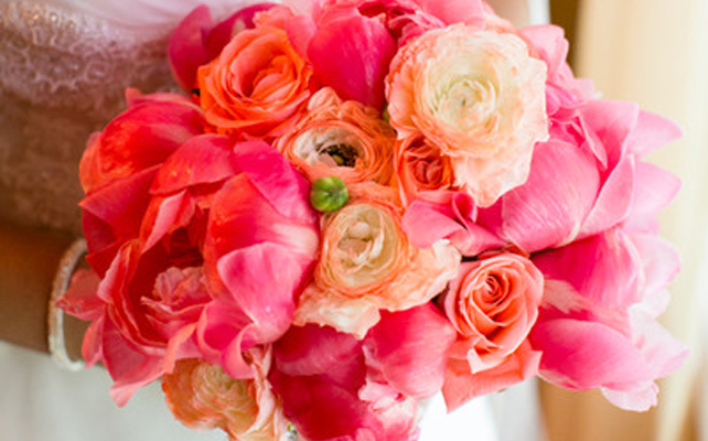 Букеты невесты в коралловых тонах