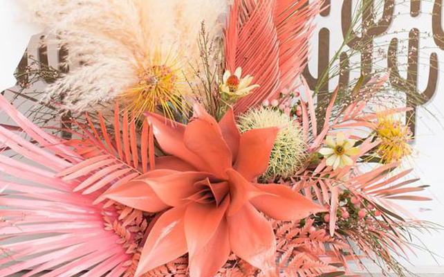 Цветочная композиция в коралловых тонах. Студия Сахаpdecor
