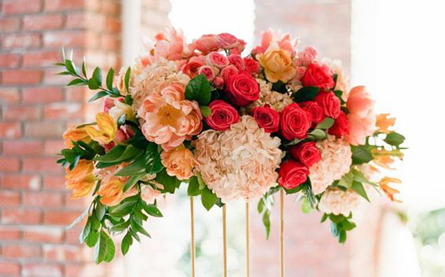 Цветочная композиция в коралловой цветовой гамме. Студия Сахаpdecor
