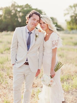 Свадебный костюм для межсезонья, жених и невеста