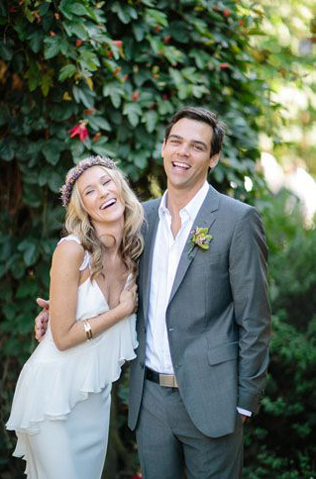 Свадебный костюм для межсезонья, жених и невеста