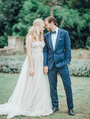 Свадебный костюм для межсезонья, жених и невеста