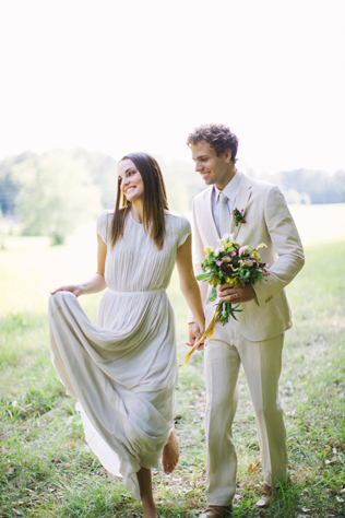 Свадебный костюм для межсезонья, жених и невеста