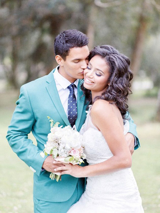 Свадебный костюм для межсезонья, жених и невеста