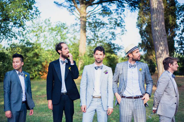 Свадебный костюм для межсезонья, жених с друзьями