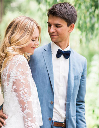 Свадебный костюм для межсезонья, жених и невеста