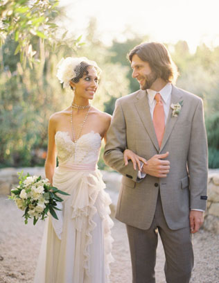 Свадебный костюм для межсезонья, жених и невеста