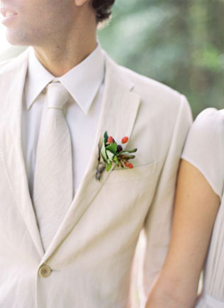 Свадебный костюм для межсезонья, жених и невеста