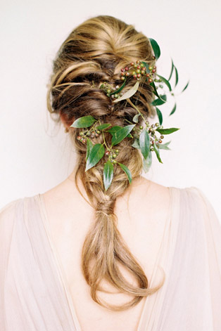 Косы и плетения: 80 летних причесок для невест 