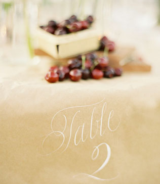 Крафт-бумага: 40 идей для свадебного вдохновения 