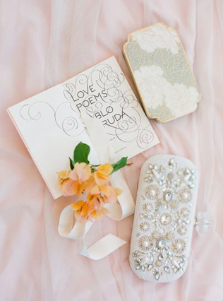 Выбор The-wedding.ru: самые красивые клатчи для невест 