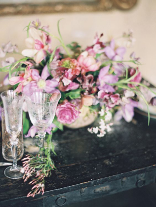 Кристалломания: оттенки аметиста для свадьбы мечты 