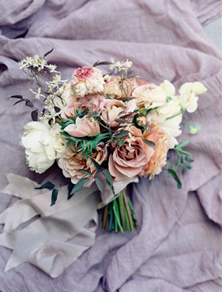 Кристалломания: оттенки аметиста для свадьбы мечты 