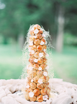 Крокембуш: 26 вариантов для изысканной свадьбы 