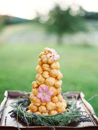 Крокембуш: 26 вариантов для изысканной свадьбы 