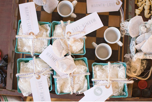 Кружево в декоре свадьбы, бонбоньерки