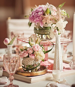 Кружево в декоре свадьбы - свадебный стол, элементы декора