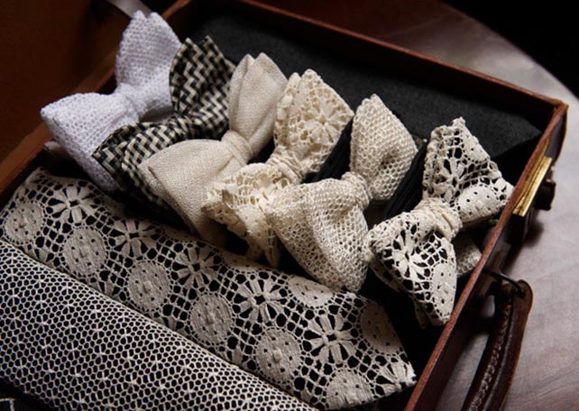 Кружево в декоре свадьбы - образ жениха, бабочка жениха